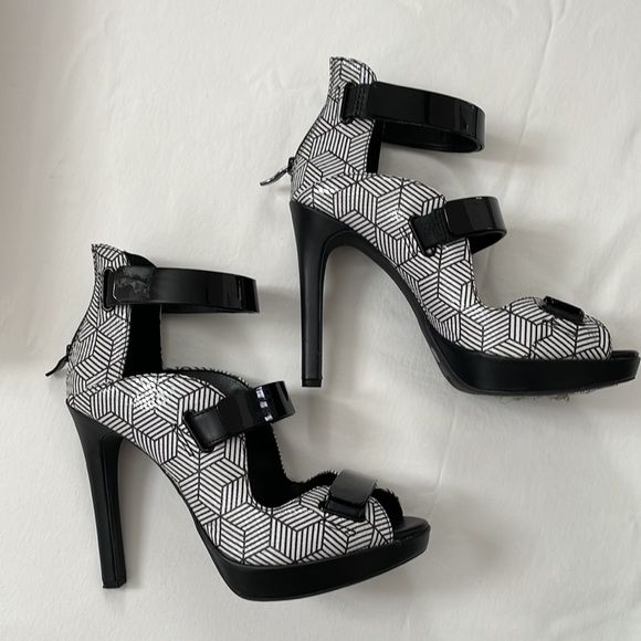 BCBG platform size 11 - Picture 4 of 6